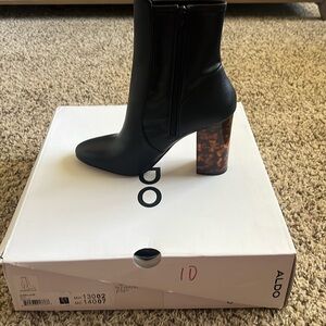 ALDO BOOTS SIZE 10 !